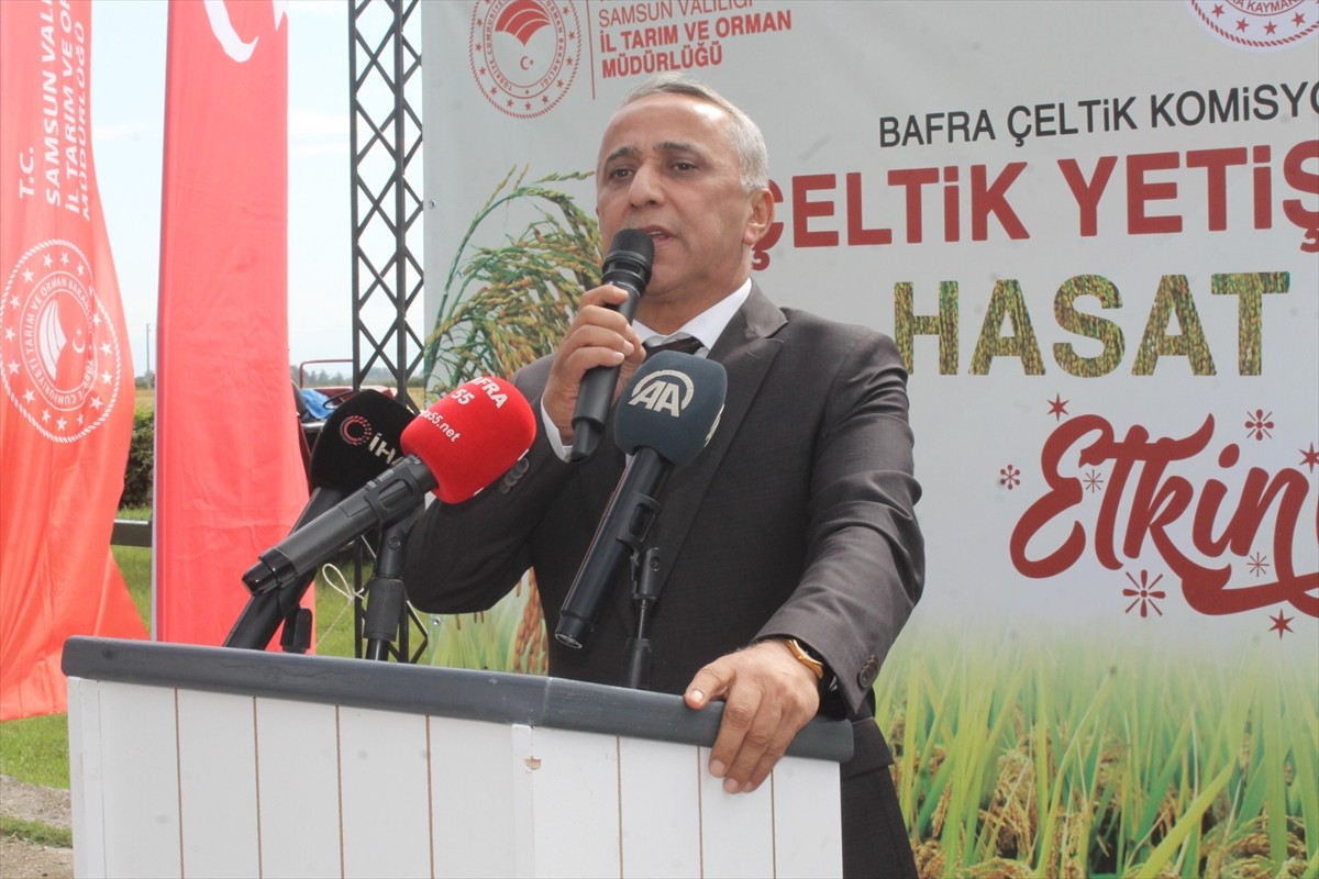 AK Parti Genel Başkan Yardımcısı ve Samsun Milletvekili Çiğdem Karaaslan (sağ 3), Samsun'un Bafra...