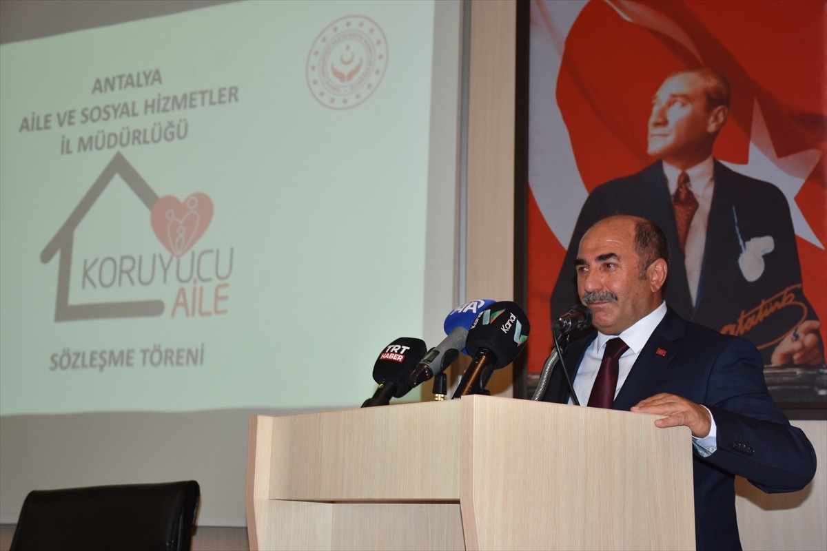 Antalya'da çeşitli nedenlerle devlet korumasına alınan 12 çocuk, koruyucu aileleriyle buluştu....