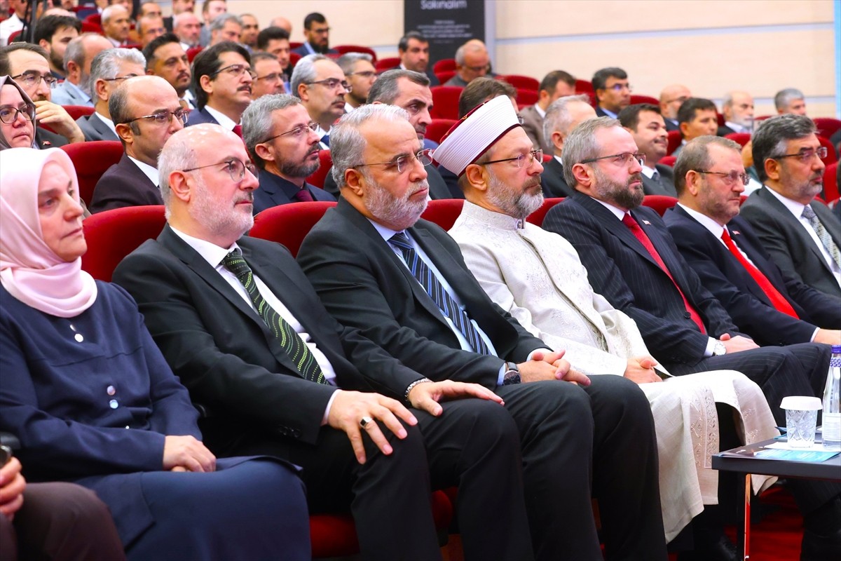 Diyanet İşleri Başkanı Ali Erbaş, Mevlid-i Nebi Haftası etkinlikleri kapsamında düzenlenen...