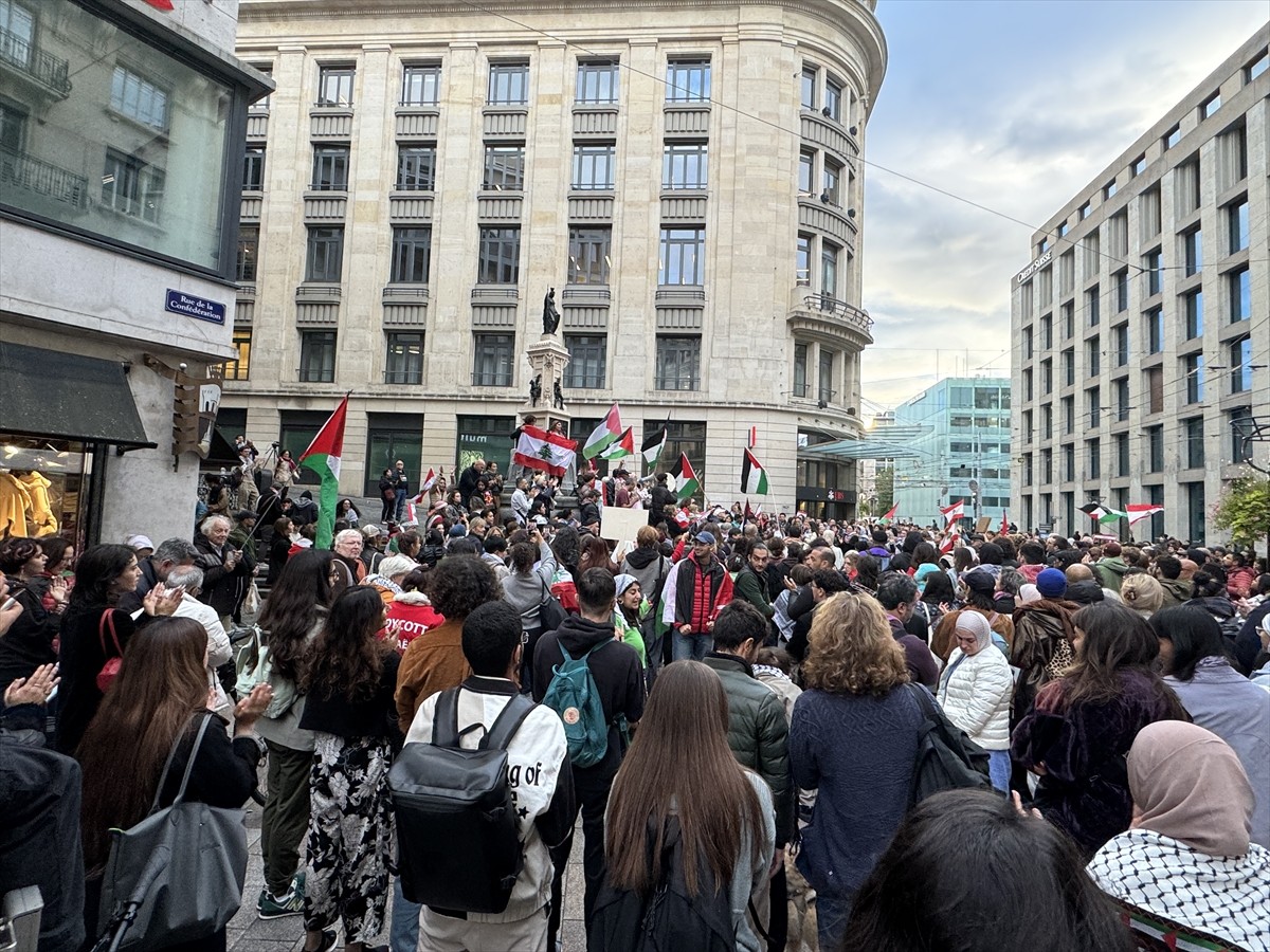 İsviçre'nin Cenevre kentinde, İsrail'in Gazze ve Lübnan'a yönelik sürdürdüğü saldırılar protesto...