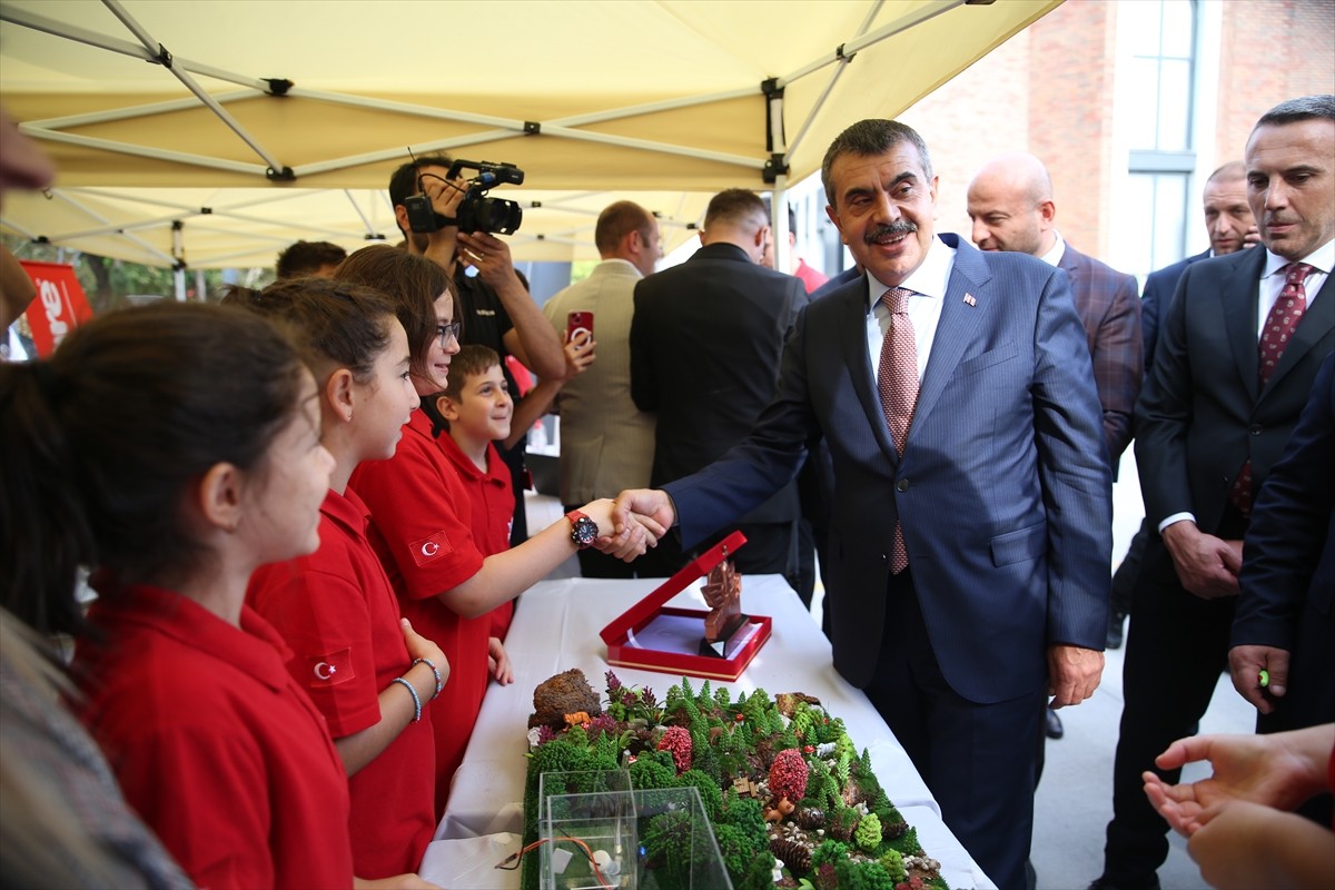 Milli Eğitim Bakanı Yusuf Tekin, bir dizi ziyaret ve programlara katılmak üzere Sakarya'ya geldi....