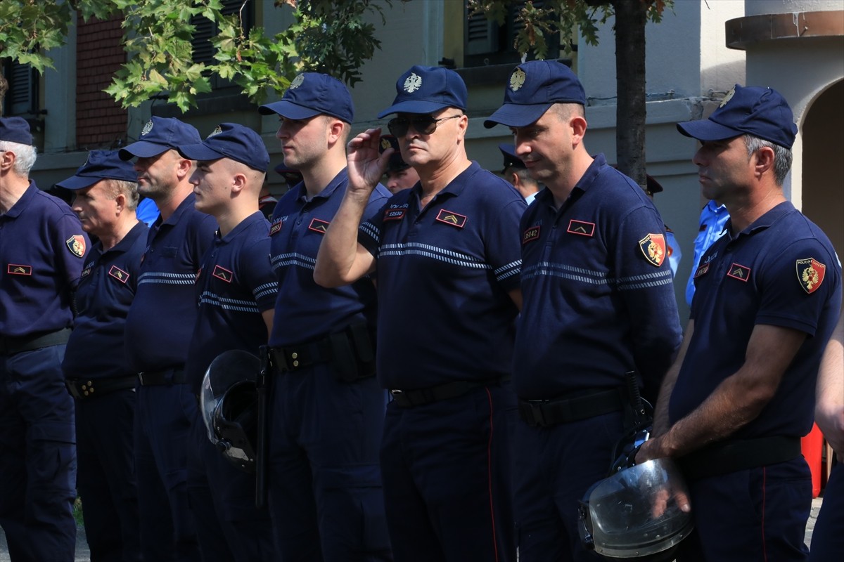 Arnavutluk'un başkenti Tiran'da belediyedeki yolsuzluk iddialarına yönelik protestolar sürerken...