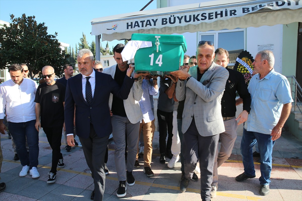 İstanbul'da tedavi gördüğü hastanede hayatını kaybeden senarist ve yönetmen Tomris Giritlioğlu'nun...