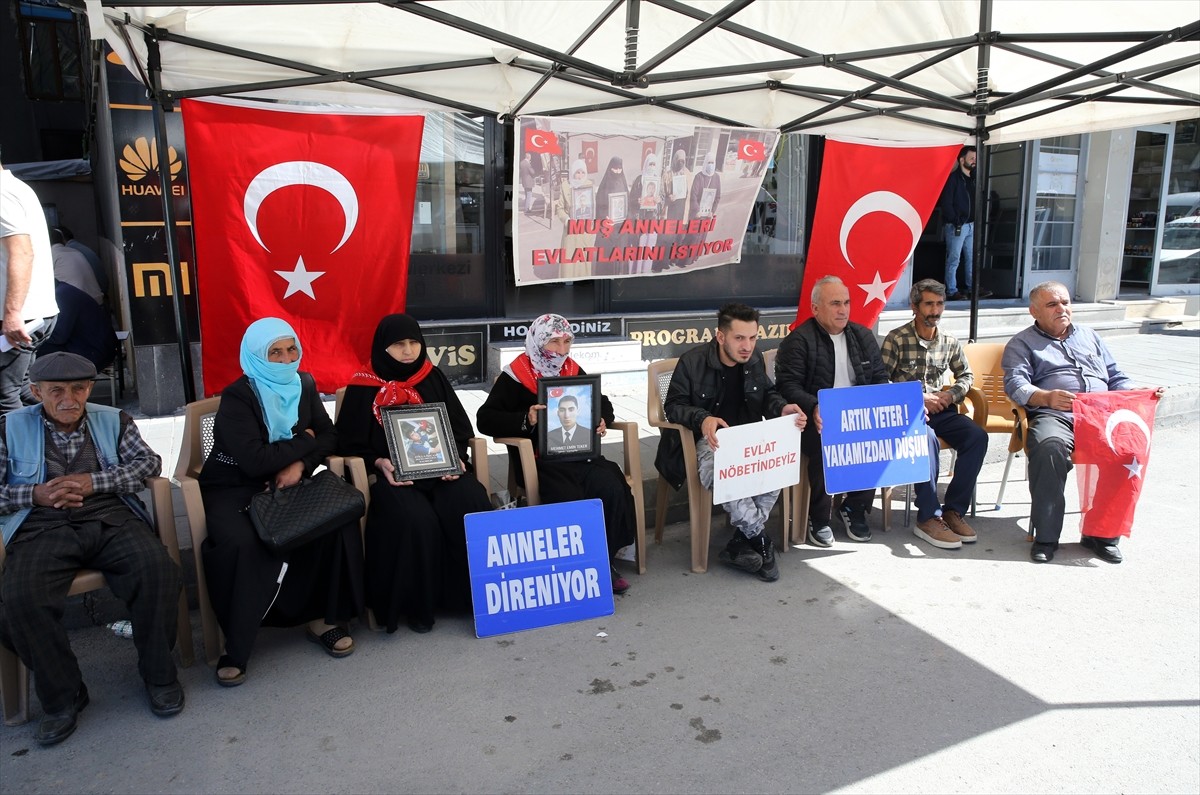 Muş'ta çocuklarının terör örgütü PKK tarafından dağa götürülmesinden DEM Parti'yi sorumlu tutan...