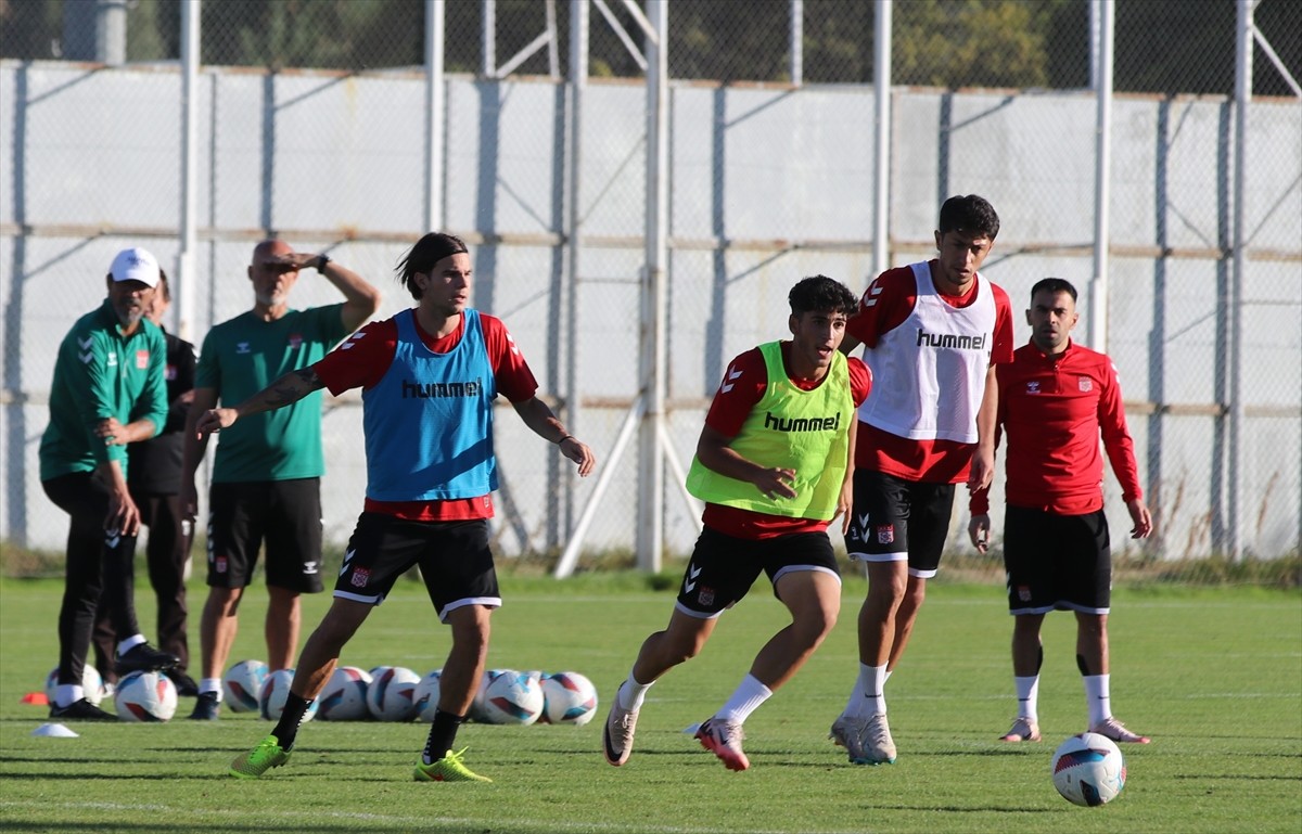 Net Global Sivasspor Teknik Direktörü Bülent Uygun, Trendyol Süper Lig'in 7. haftasında RAMS...