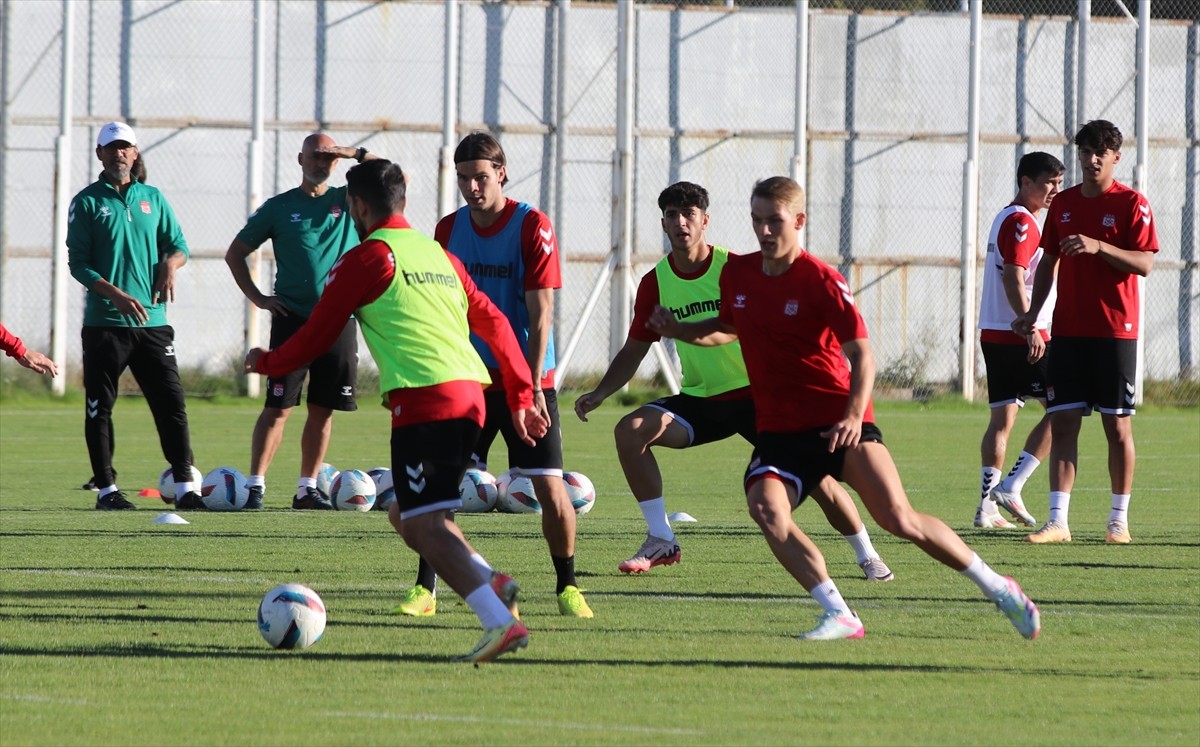 Net Global Sivasspor Teknik Direktörü Bülent Uygun, Trendyol Süper Lig'in 7. haftasında RAMS...