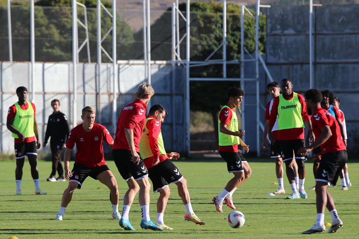 Net Global Sivasspor Teknik Direktörü Bülent Uygun, Trendyol Süper Lig'in 7. haftasında RAMS...