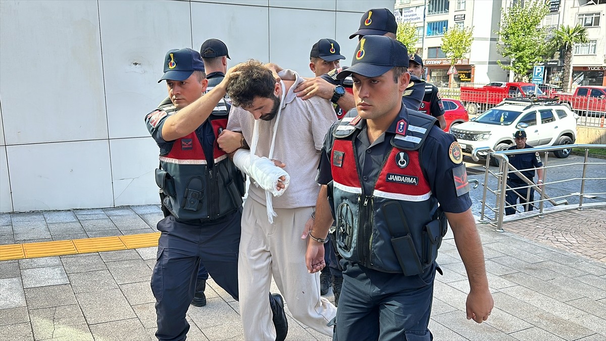 Ordu'nun Gülyalı ilçesindeki kontrol noktasında Jandarma Astsubay Çavuş Mehmet Fatih Çangır'a...