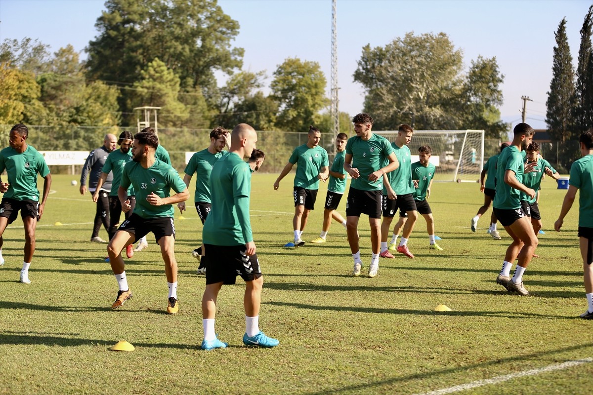 Sakaryaspor, Trendyol 1. Lig'in 7. haftasında Central Hospital Ümraniyespor ile oynayacağı...