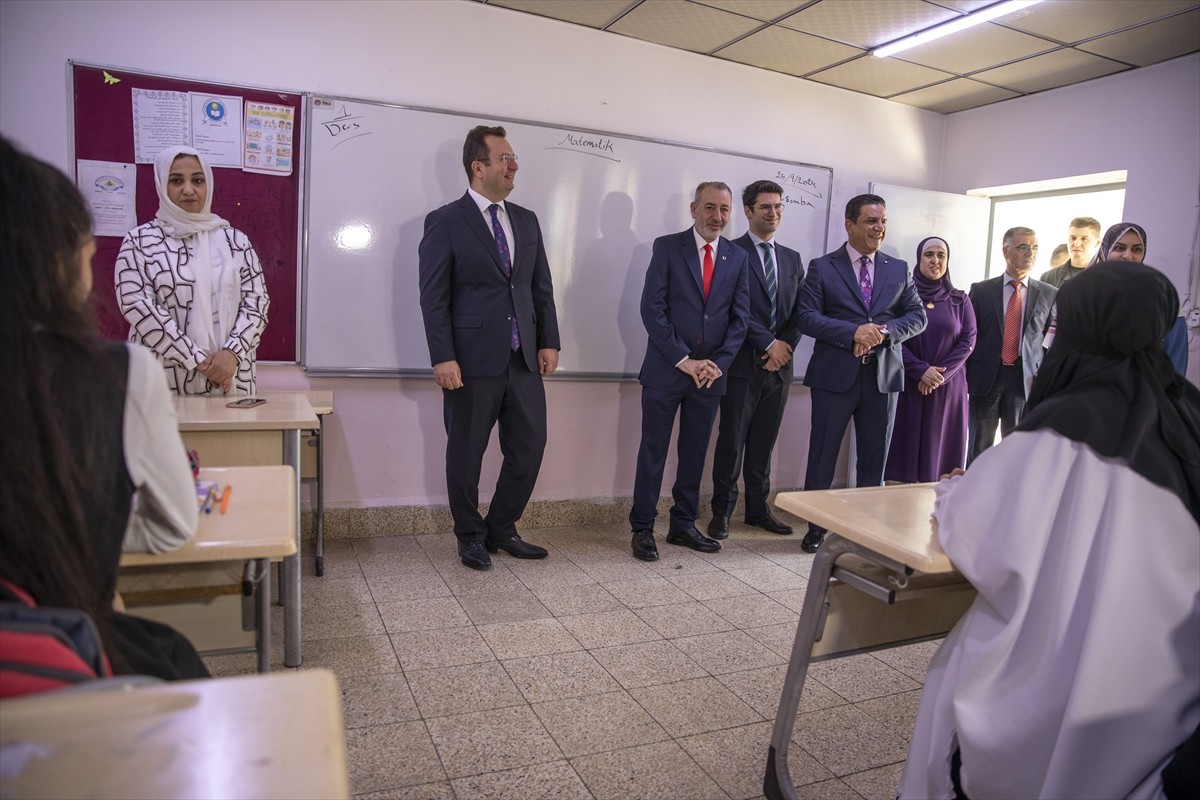 Türkiye’nin Erbil Başkonsolosu Erman Topçu, Erbil’deki Garibi Türkmen Kız Lisesi’ni ziyaret...