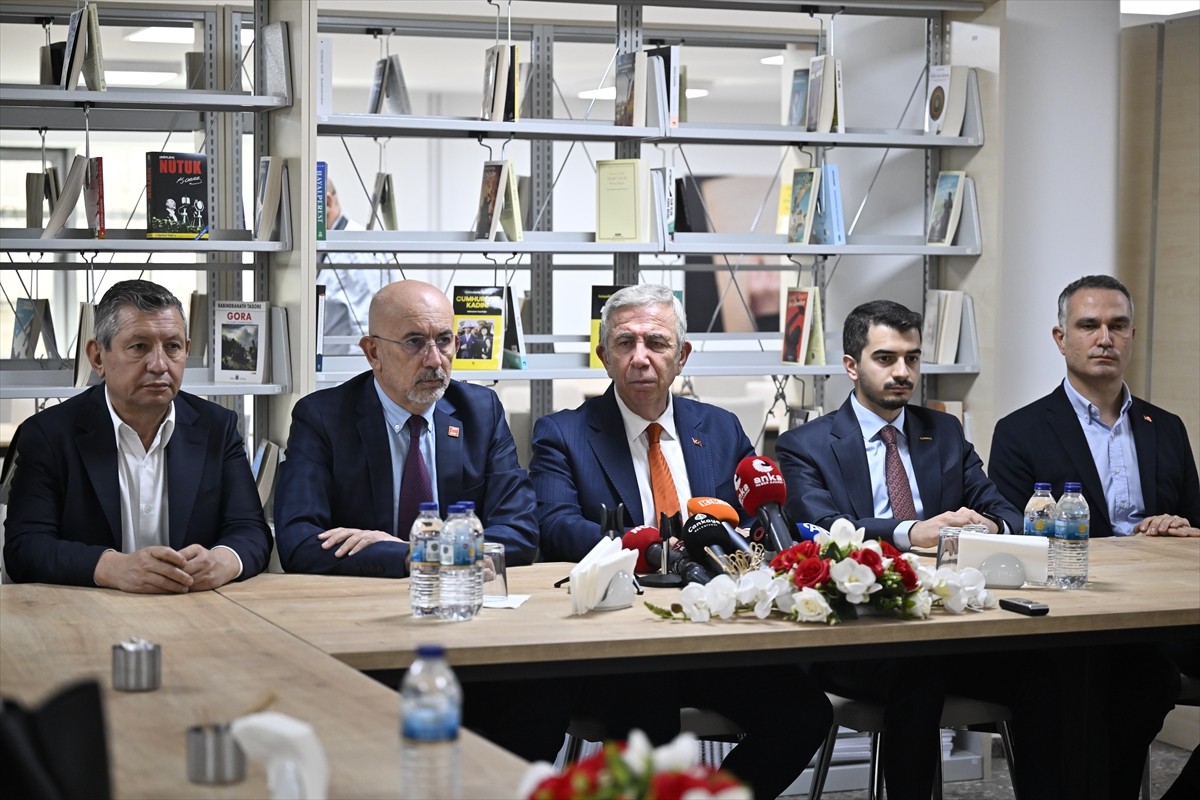 Ankara Büyükşehir Belediye (ABB) Başkanı Mansur Yavaş, İzmir Caddesi'nde yaptırılan 100. Yıl...