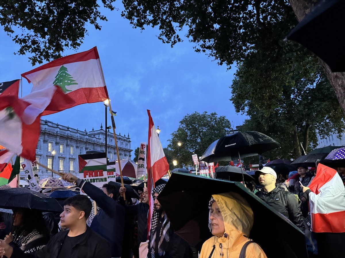 İngiltere'nin başkenti Londra'da, İsrail'in Gazze ve Lübnan'da devam eden saldırıları protesto...