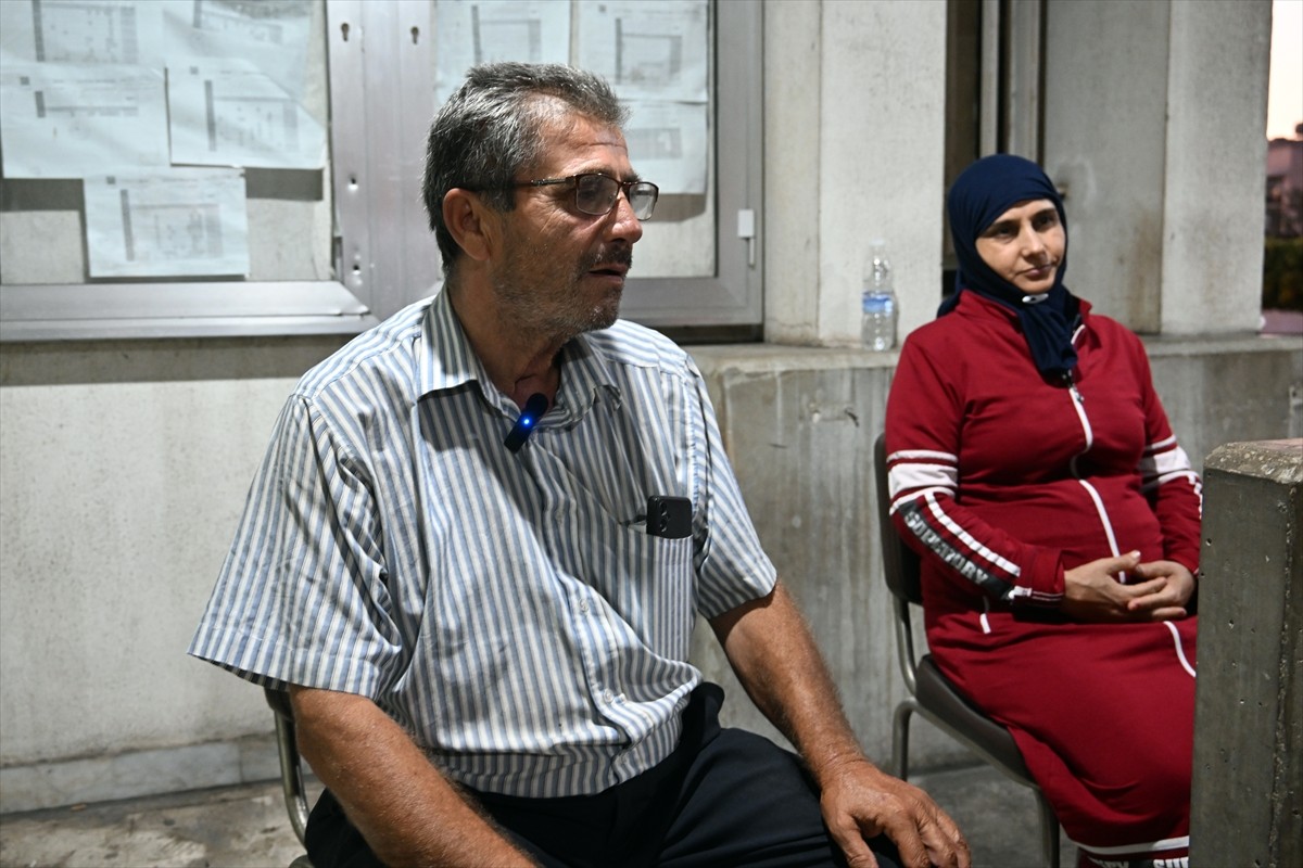 İsrail'in Lübnan'a yönelik yoğun hava saldırıları nedeniyle güneyden başkent Beyrut'a göç ederek...