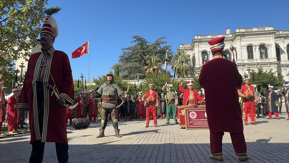 Milli Saraylar Başkanlığınca gelenek haline getirilen yaz dönemi mehteran gösterileri, Mehteran...