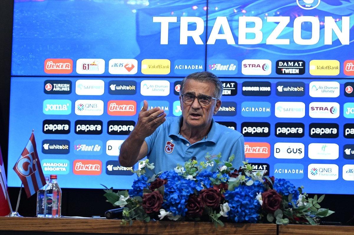 Trabzonspor Teknik Direktörü Şenol Güneş, Mehmet Ali Yılmaz Tesisleri'nde düzenlediği basın...