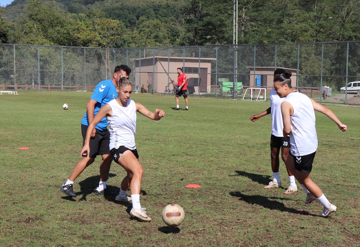 Ünye Kadın Spor Kulübü Teknik Direktörü Volkan Bozkurt, Turkcell Kadın Futbol Süper Ligi'nin...