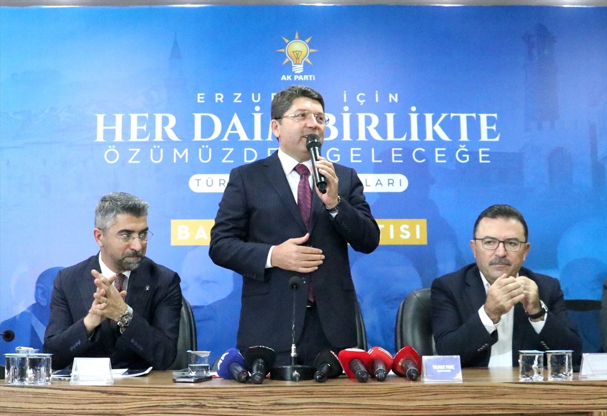 Adalet Bakanı Yılmaz Tunç, "Türkiye Buluşmaları" kapsamında geldiği Erzurum'da Valiliği ziyaret...