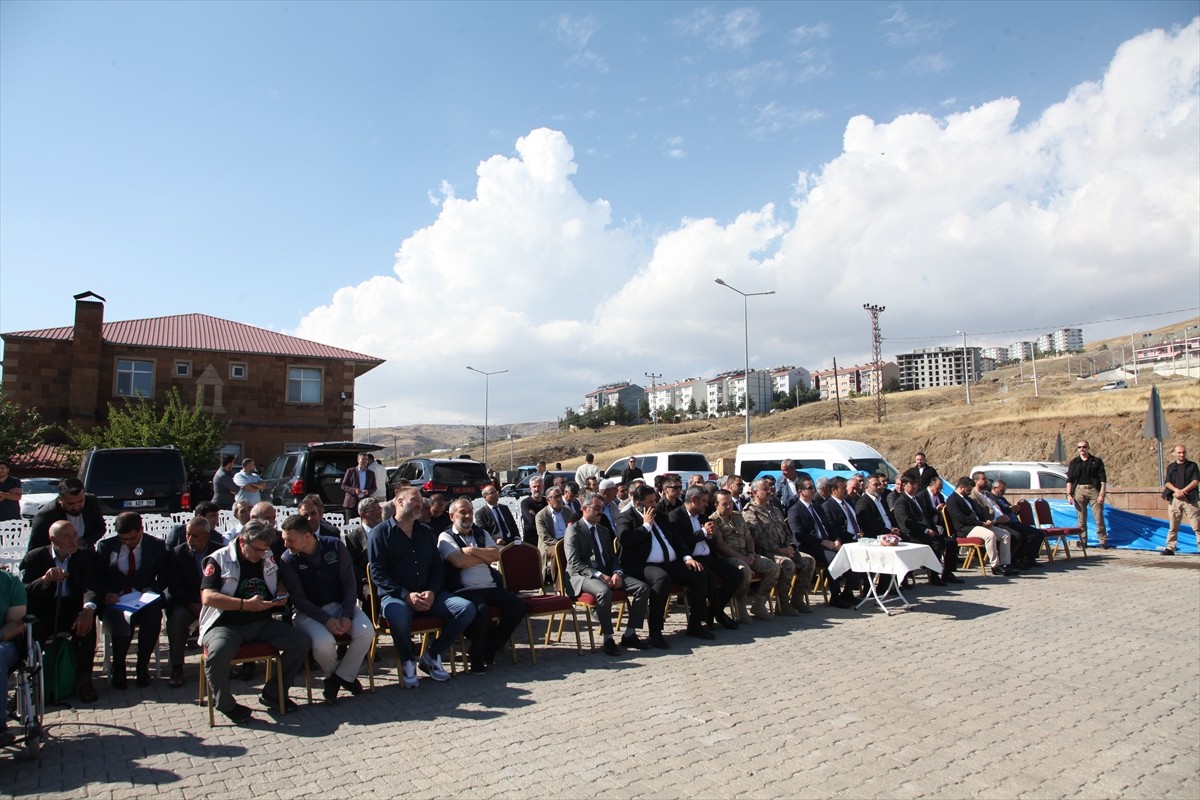 Bitlis'in Ahlat ilçesinde, engellilerin hayatının kolaylaştırılması amacıyla temin edilen 50 akülü...