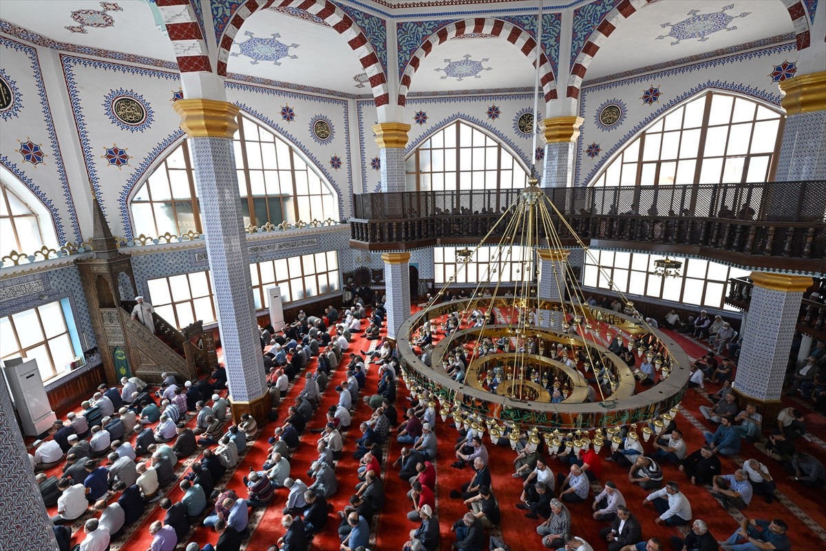 Diyanet İşleri Başkanı Ali Erbaş, Kırşehir Hoca Ahmet Yesevi Camisi'nde hutbe irat etti, cuma...