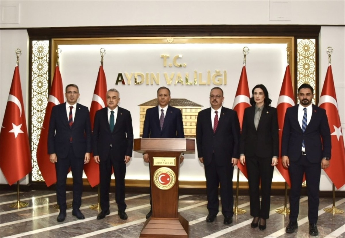 İçişleri Bakanı Ali Yerlikaya, Aydın'da "Türkiye Buluşmaları" programına katıldı, Valiliği ziyaret...