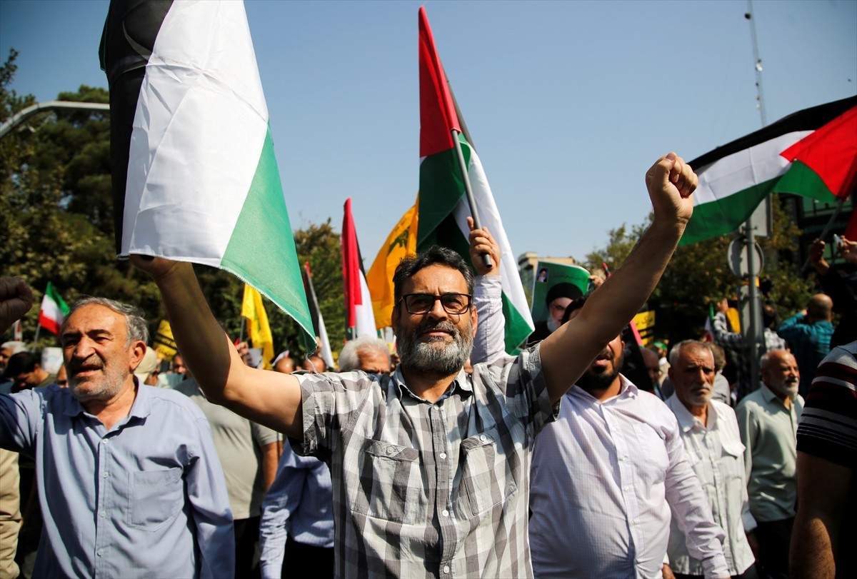 İran'ın başkenti Tahran başta olmak üzere birçok kentte İsrail'in Gazze ve Lübnan'a saldırıları...