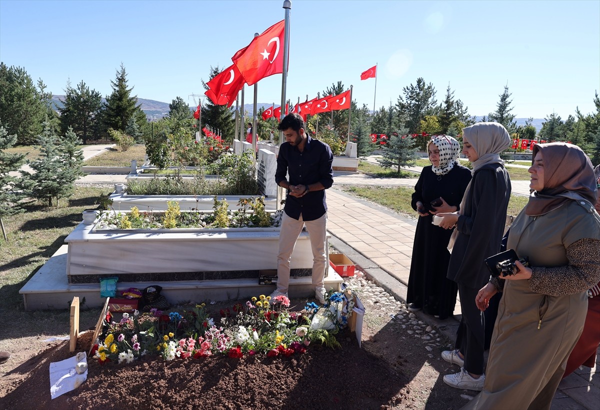 İstanbul Ümraniye'de uğradığı silahlı saldırıda şehit olan 27 yaşındaki polis memuru Şeyda...