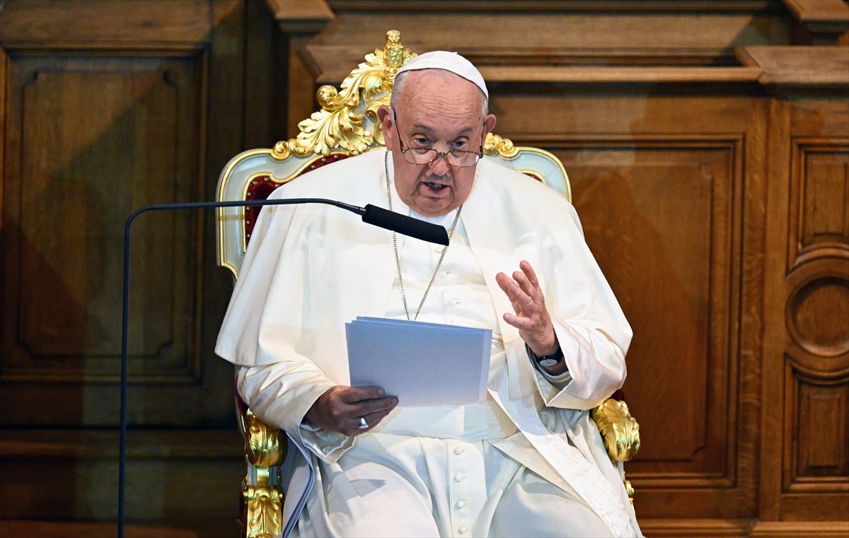 Katoliklerin ruhani lideri ve Vatikan Devlet Başkanı Papa Franciscus, Belçika'ya Katolik Leuven...