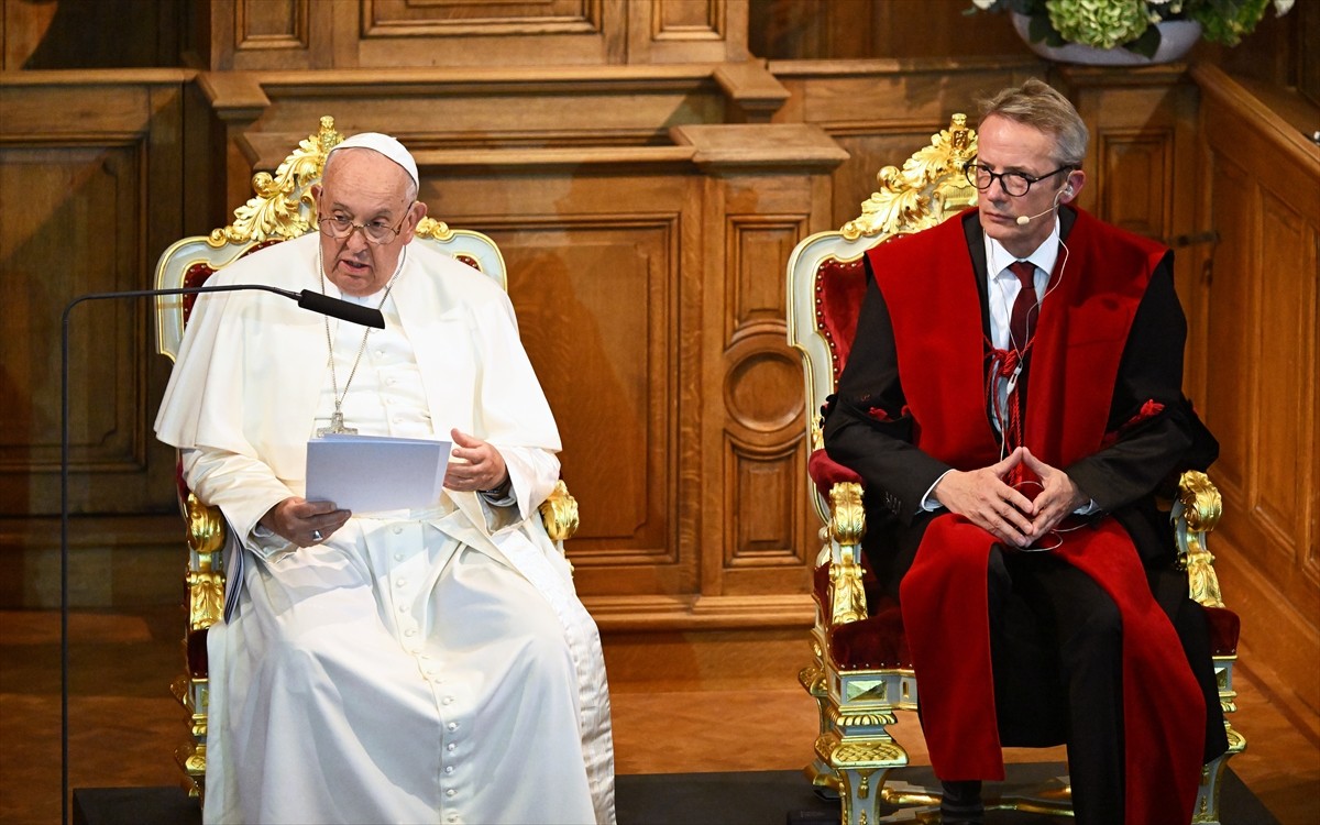 Katoliklerin ruhani lideri ve Vatikan Devlet Başkanı Papa Franciscus, Belçika'ya Katolik Leuven...