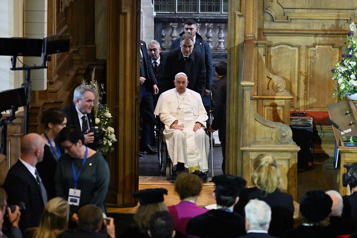 Katoliklerin ruhani lideri ve Vatikan Devlet Başkanı Papa Franciscus, Belçika'ya Katolik Leuven...