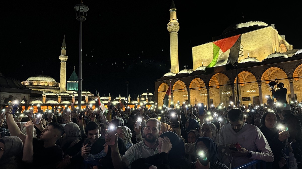 Konya'da düzenlenen 21. Uluslararası Konya Mistik Müzik Festivali'nin yedinci gününde Lübnan...