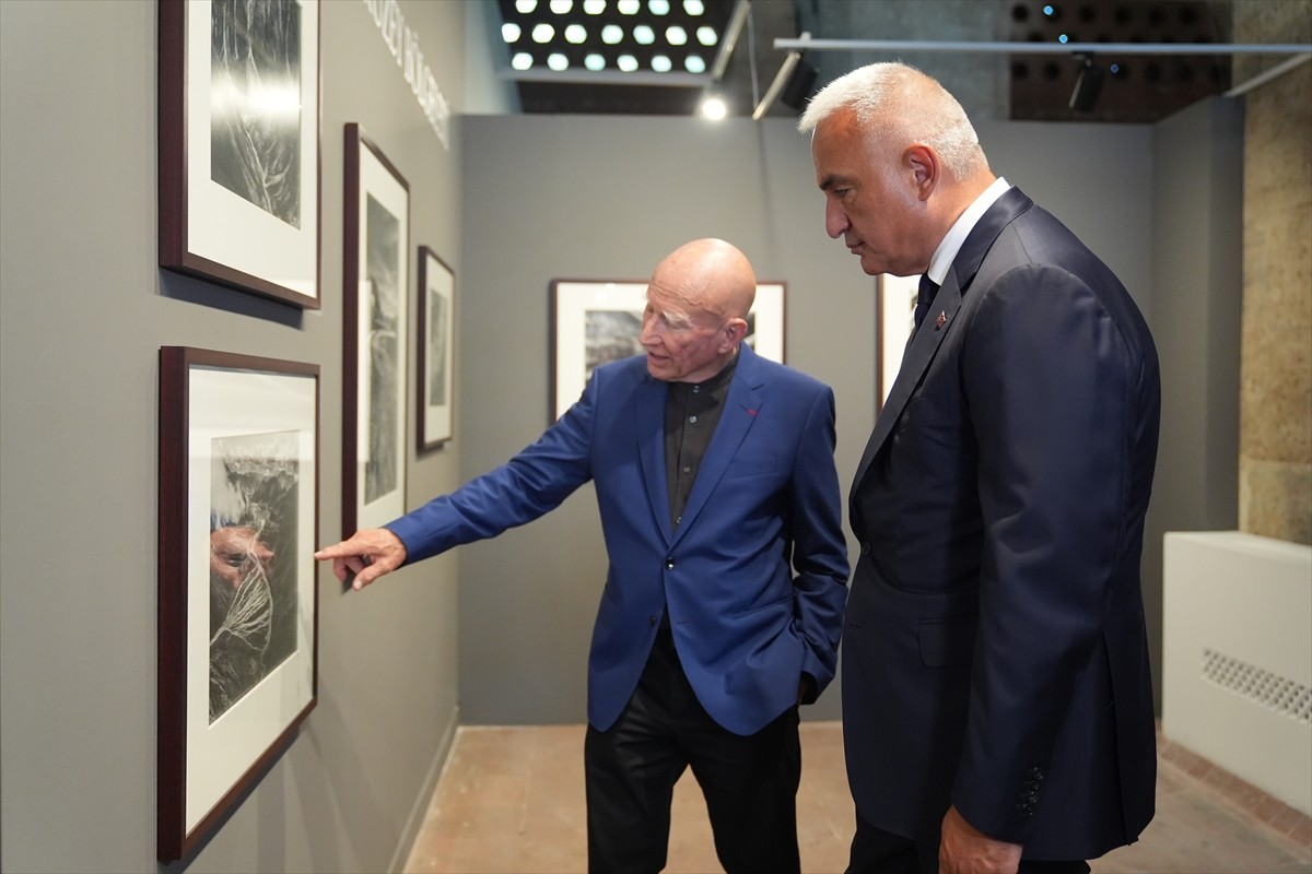 Kültür ve Turizm Bakanı Mehmet Nuri Ersoy (ortada), İstanbul Kültür Yolu Festivali kapsamında...