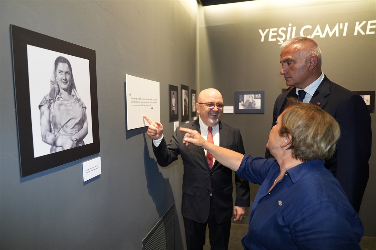 Kültür ve Turizm Bakanı Mehmet Nuri Ersoy (ortada), İstanbul Kültür Yolu Festivali kapsamında...