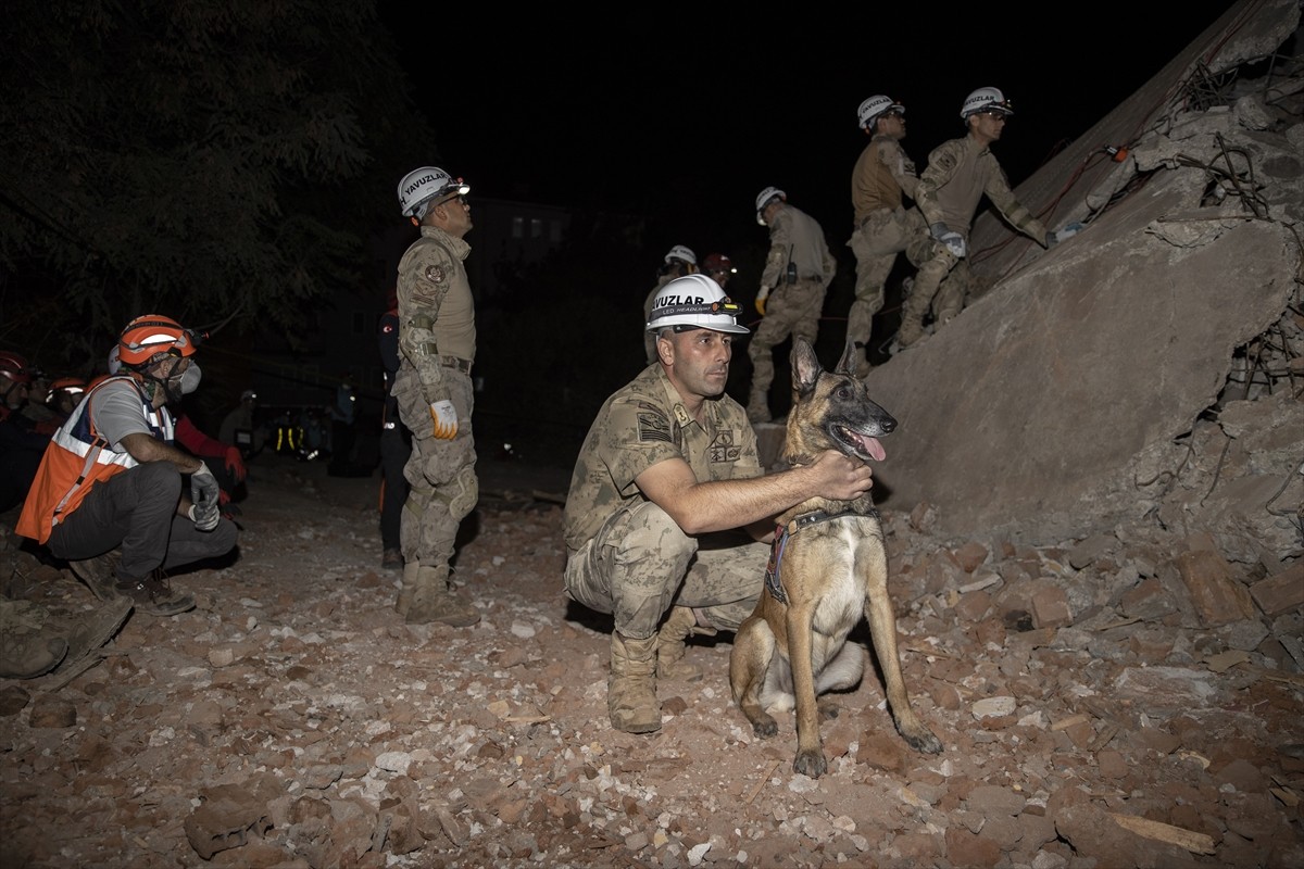 Tunceli'de deprem sonrası enkazda arama kurtarma tatbikatı gerçekleştirildi. Valilik ile İl Afet...