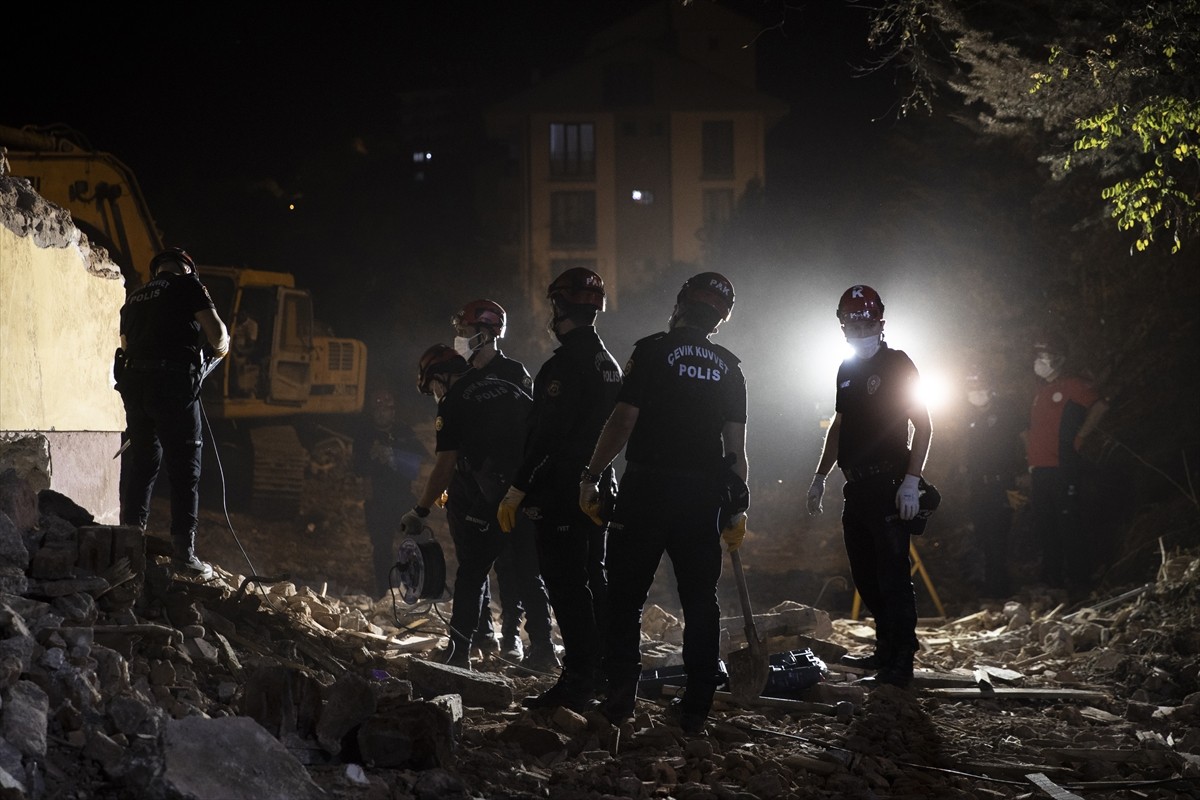 Tunceli'de deprem sonrası enkazda arama kurtarma tatbikatı gerçekleştirildi. Valilik ile İl Afet...