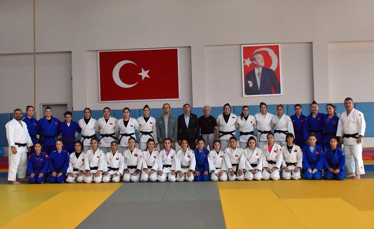 Türkiye Judo Federasyonu Başkanı Sezer Huysuz, 3-6 Ekim'de Tacikistan'da yapılacak Dünya Gençler...