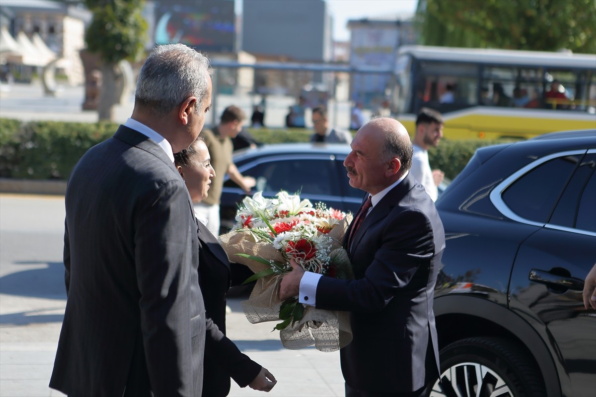 Valiler Kararnamesi ile Çorum Valiliğine atanan Ali Çalgan, görevine başladı.