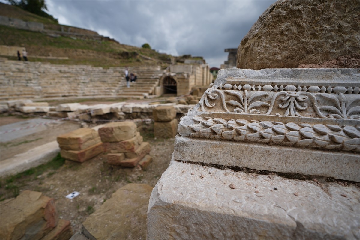 Düzce'nin Konuralp Bölgesi'ndeki Prusias Ad Hypium Antik Kenti'nde devam eden kazı çalışmalarıyla...