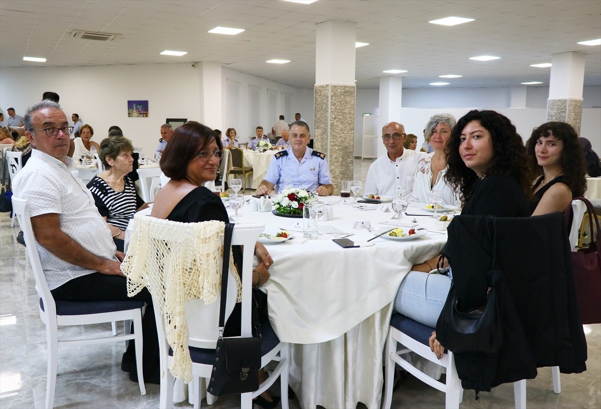 Hava Kuvvetleri Komutanı Hava Orgeneral Ziya Cemal Kadıoğlu (sol 3), İzmir'in Menderes ilçesindeki...