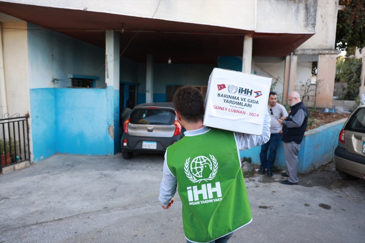 İnsan Hak ve Hürriyetleri (İHH) İnsani Yardım Vakfı, İsrail'in saldırıları altındaki Lübnan'da...