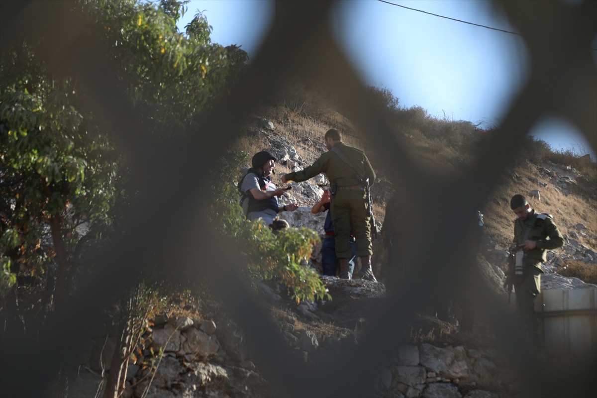 İsrail ordusu, işgal altındaki Batı Şeria'nın güneyinde bulunan El Halil kentindeki Yehuda Tugayı...