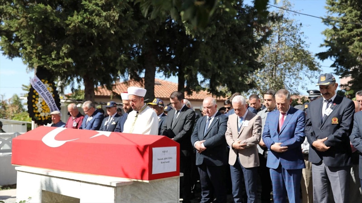 Kore gazisi Mustafa Adıgüzel'in cenazesi Edirne'de defnedildi. Adıgüzel'in naaşı Süloğlu ilçesine...