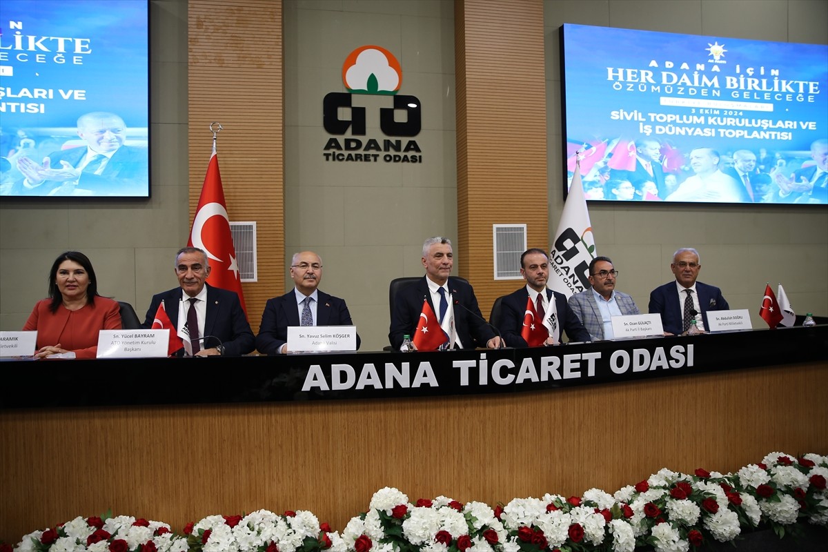 Ticaret Bakanı Ömer Bolat (ortada), Adana Ticaret Odası'nda "Her Daim Birlikte, Özümüzden Geleceğe...