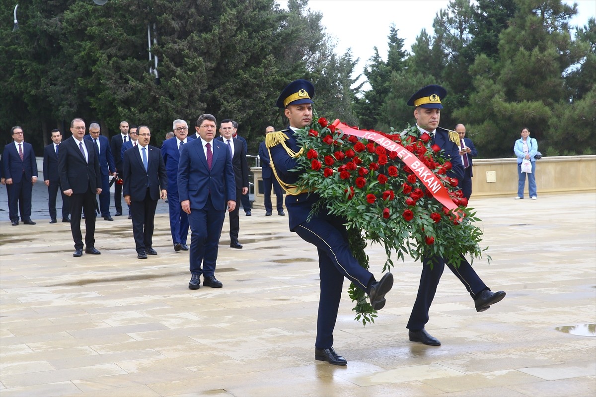 Adalet Bakanı Yılmaz Tunç, Bakü ziyareti kapsamında Azerbaycan'ın merhum Cumhurbaşkanı Haydar...