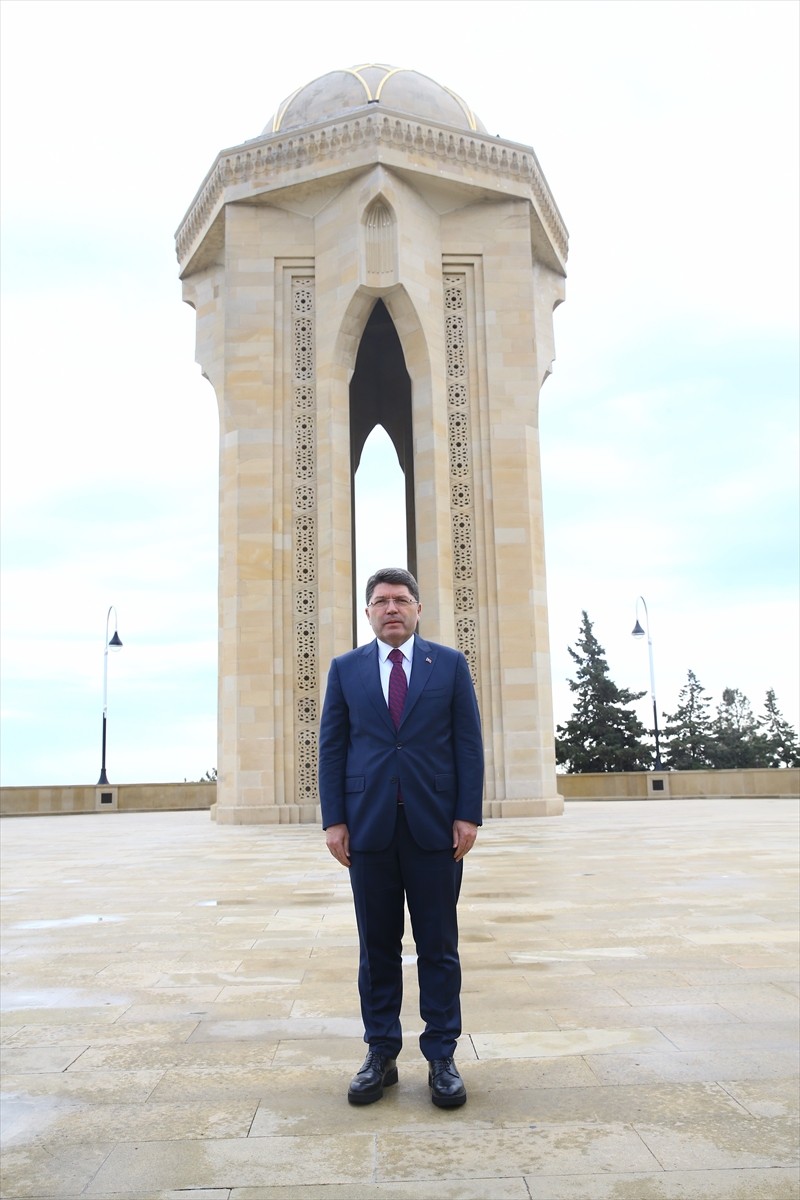 Adalet Bakanı Yılmaz Tunç, Bakü ziyareti kapsamında Azerbaycan'ın merhum Cumhurbaşkanı Haydar...