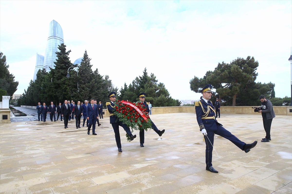 Adalet Bakanı Yılmaz Tunç, Bakü ziyareti kapsamında Azerbaycan'ın merhum Cumhurbaşkanı Haydar...