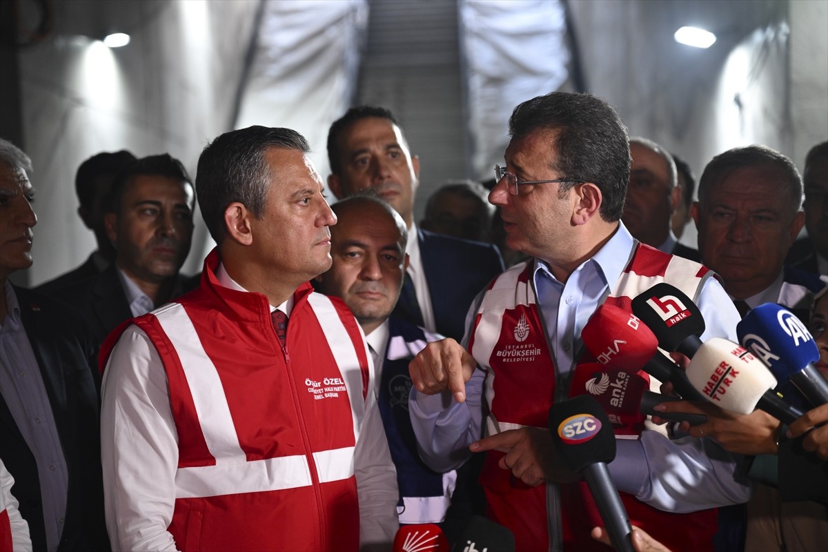 CHP Genel Başkanı Özgür Özel, İstanbul'da Ümraniye-Ataşehir-Göztepe metro hattının şantiyesine...