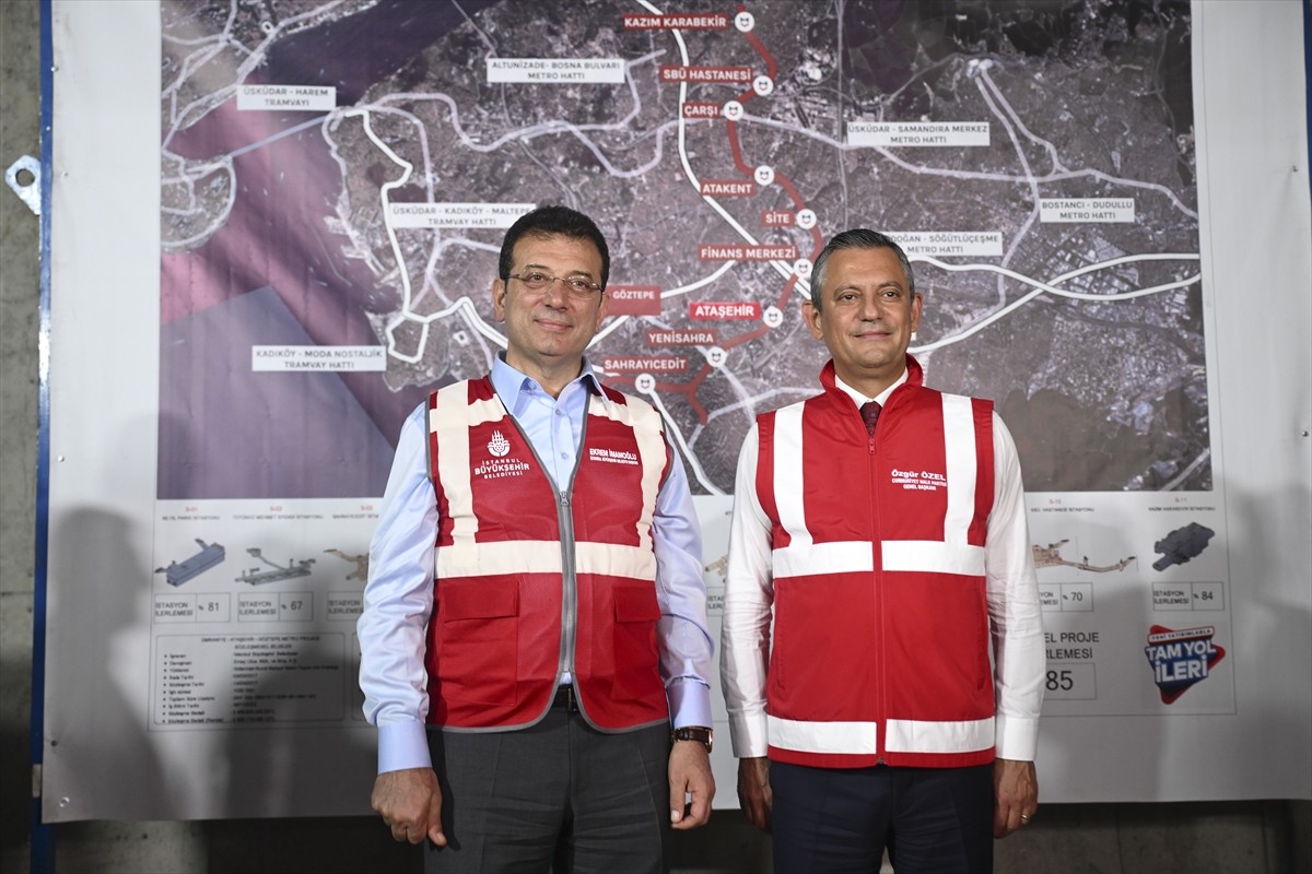 CHP Genel Başkanı Özgür Özel, İstanbul'da Ümraniye-Ataşehir-Göztepe metro hattının şantiyesine...