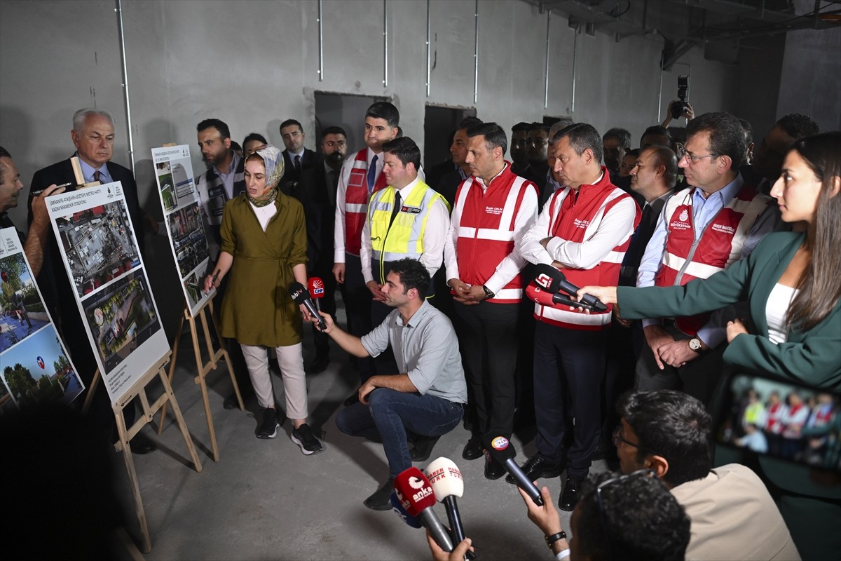 CHP Genel Başkanı Özgür Özel, İstanbul'da Ümraniye-Ataşehir-Göztepe metro hattının şantiyesine...