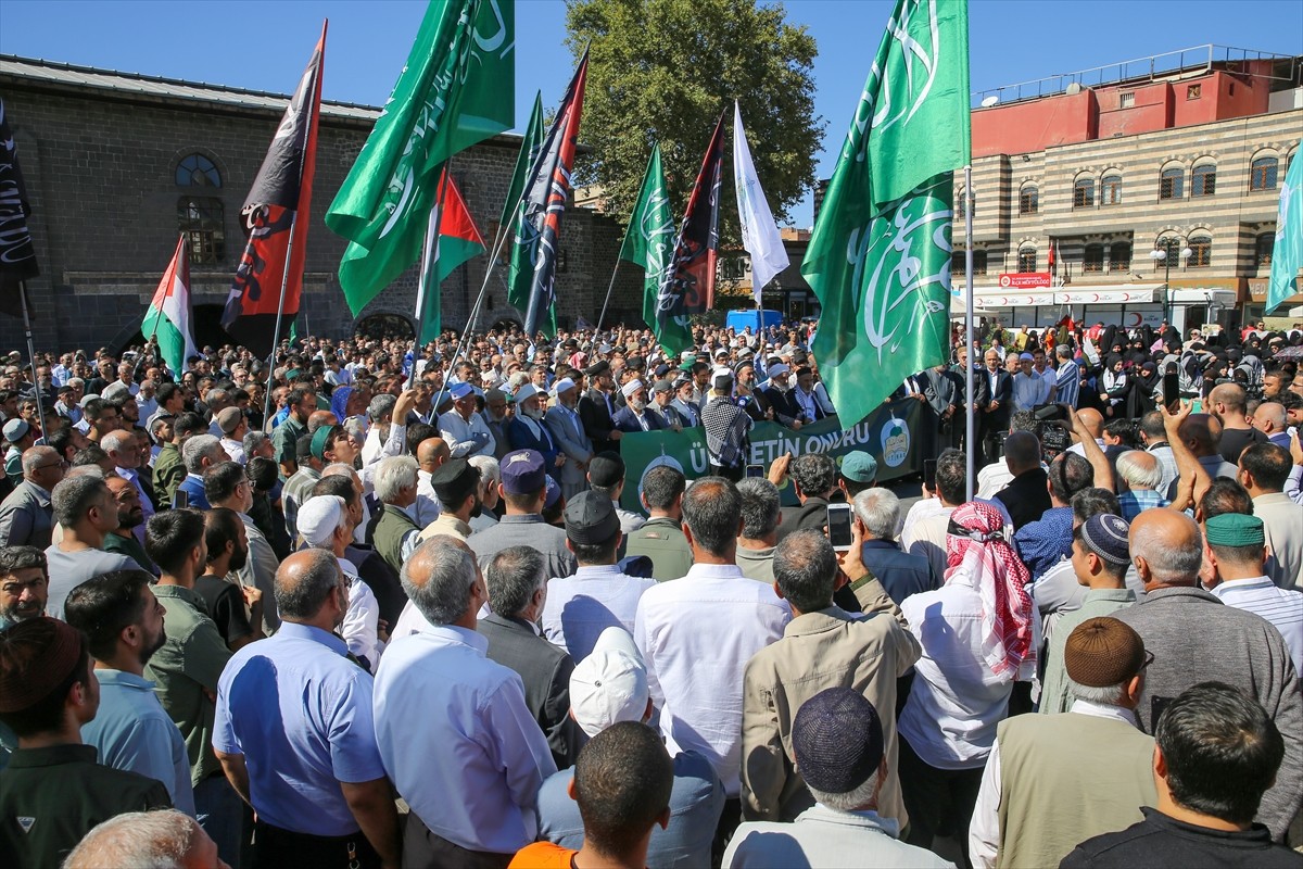 Diyarbakır'da, İsrail'in Gazze'ye yönelik saldırılarına tepki gösterildi. Merkez Sur ilçesindeki...