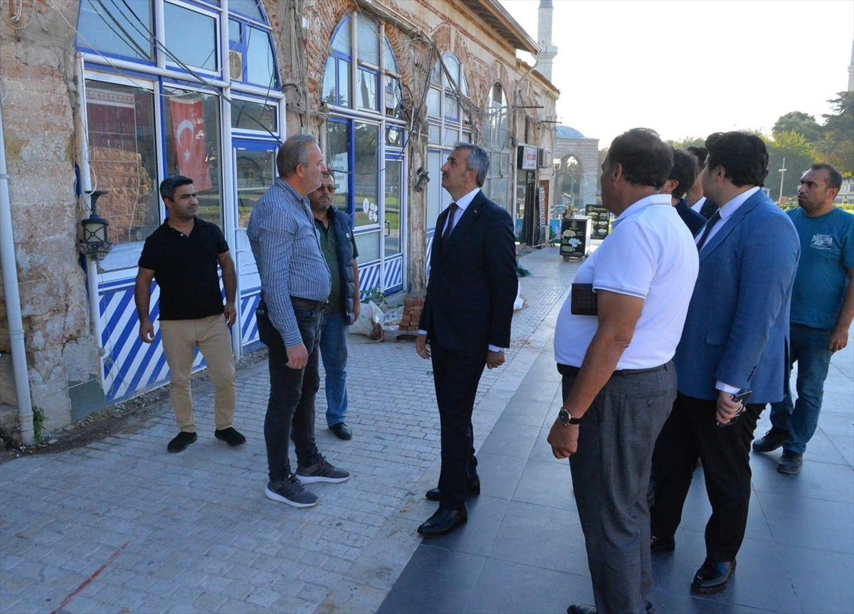 Edirne Selimiye Meydanı'ndaki Havlucular Hanı ve Mezit Bey Hamamı'nda restorasyon çalışmaları...